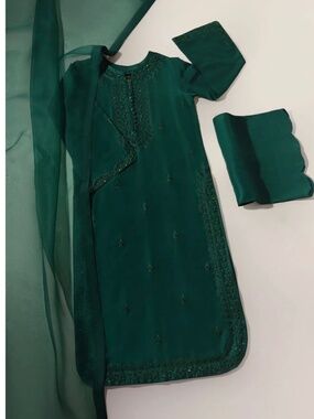Pakistani designer Dress-Agha Noor Size M